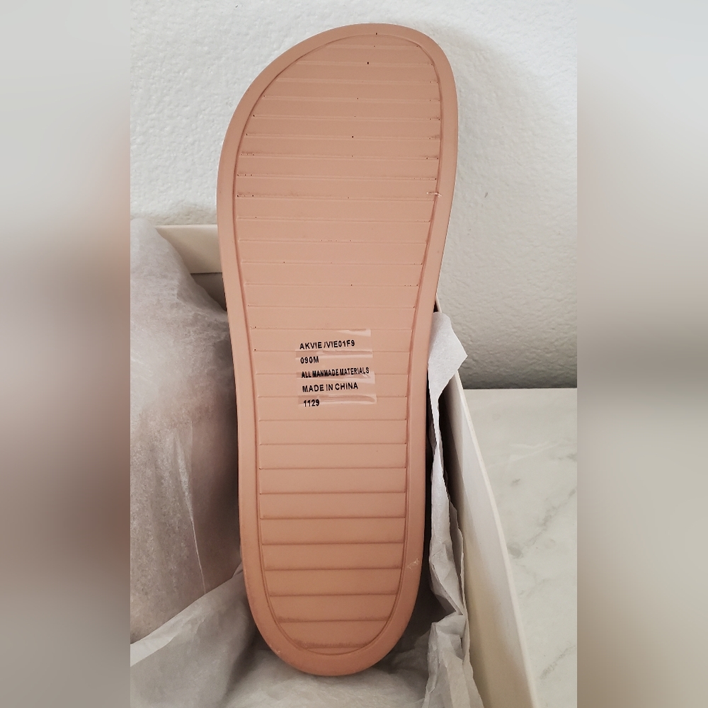 Anne Klein Tan Sandals - 9.5 - Picture 6 of 8
